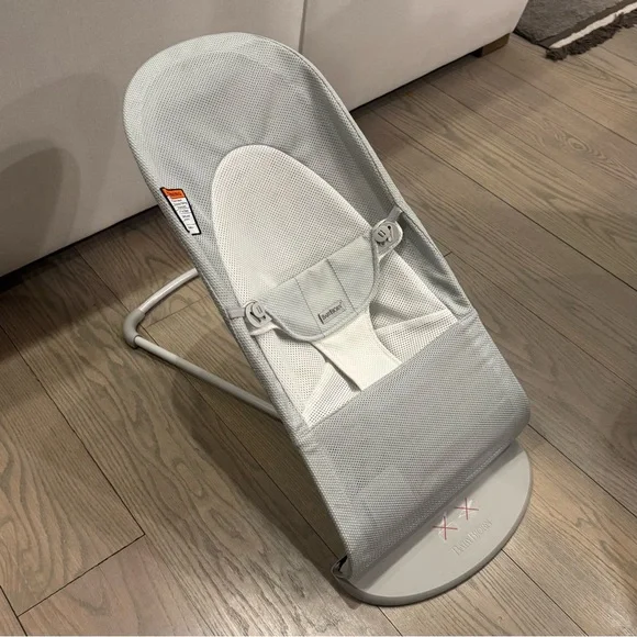 BabyBjorn Light Gray Bouncer with Toy Bar - Picture 4 of 9